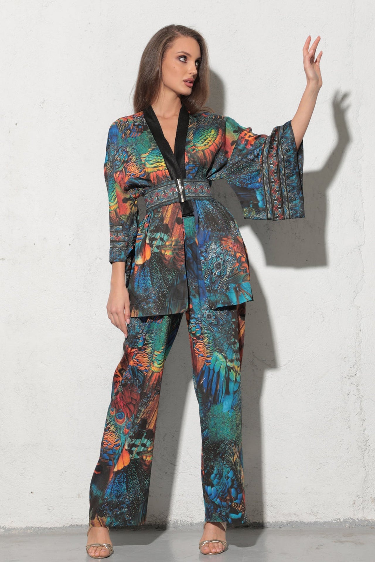 KIMONO COURT EN VISCOSE AVEC CEINTURE ÉLASTIQUE - AMAZONIA