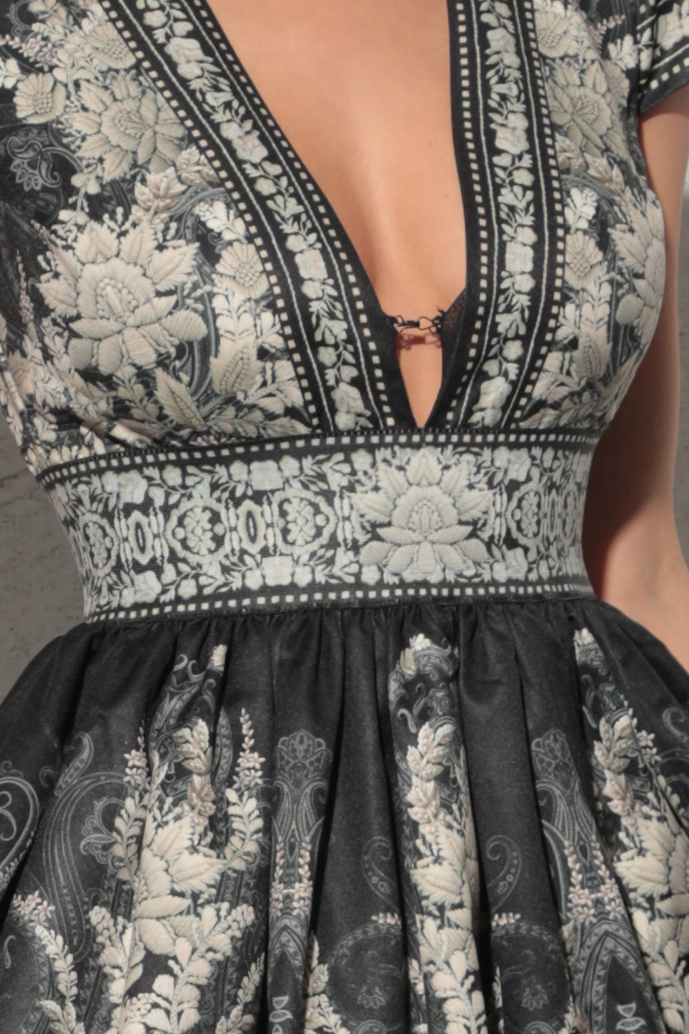 V-NECK KNEE DRESS - FROZEN LOTUS