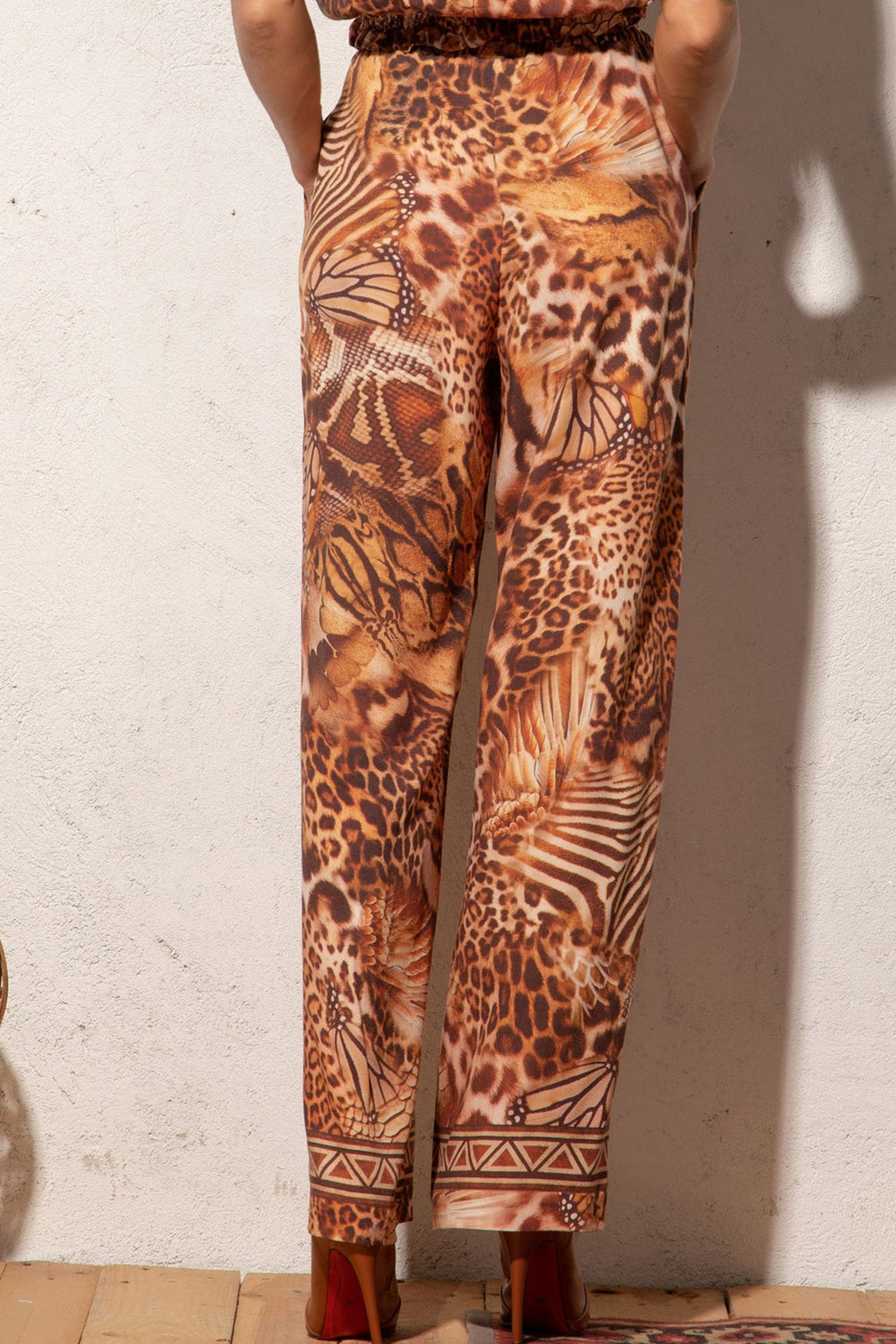 TWILL VISCOSE LOOSE FIT PANTS WITH POCKETS - LEO SAND - Fashion Roots