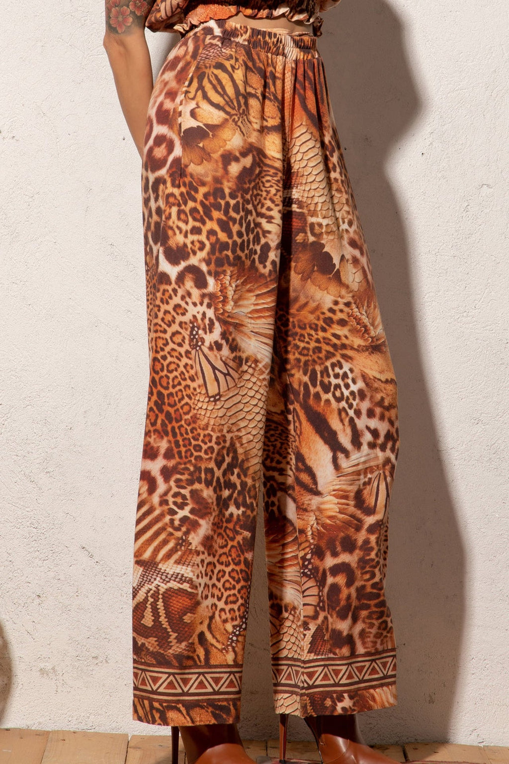 TWILL VISCOSE LOOSE FIT PANTS WITH POCKETS - LEO SAND - Fashion Roots