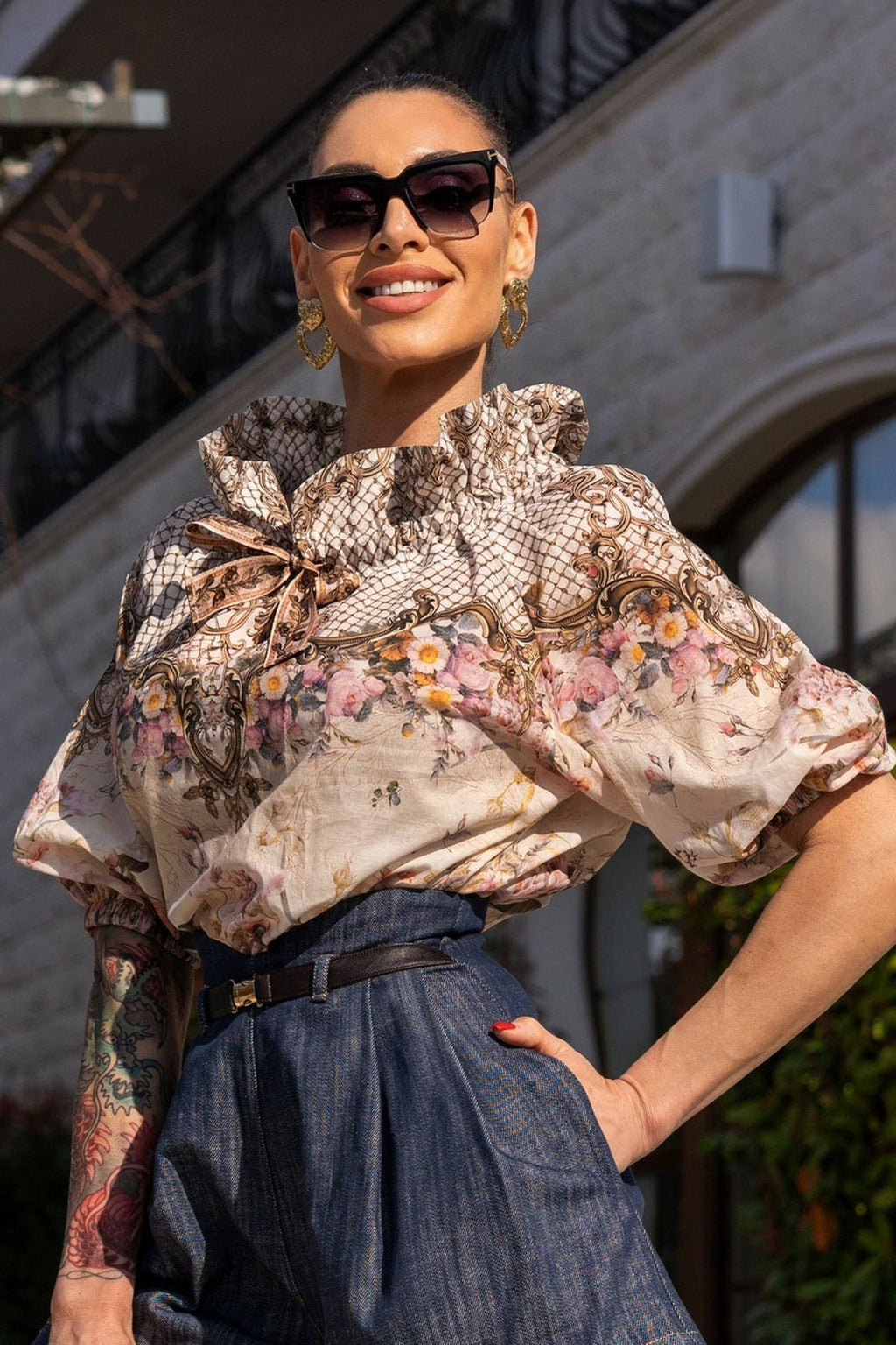 COTTON SHIRT WITH A STATEMENT COLLAR -  BAROQUE FLOWERS