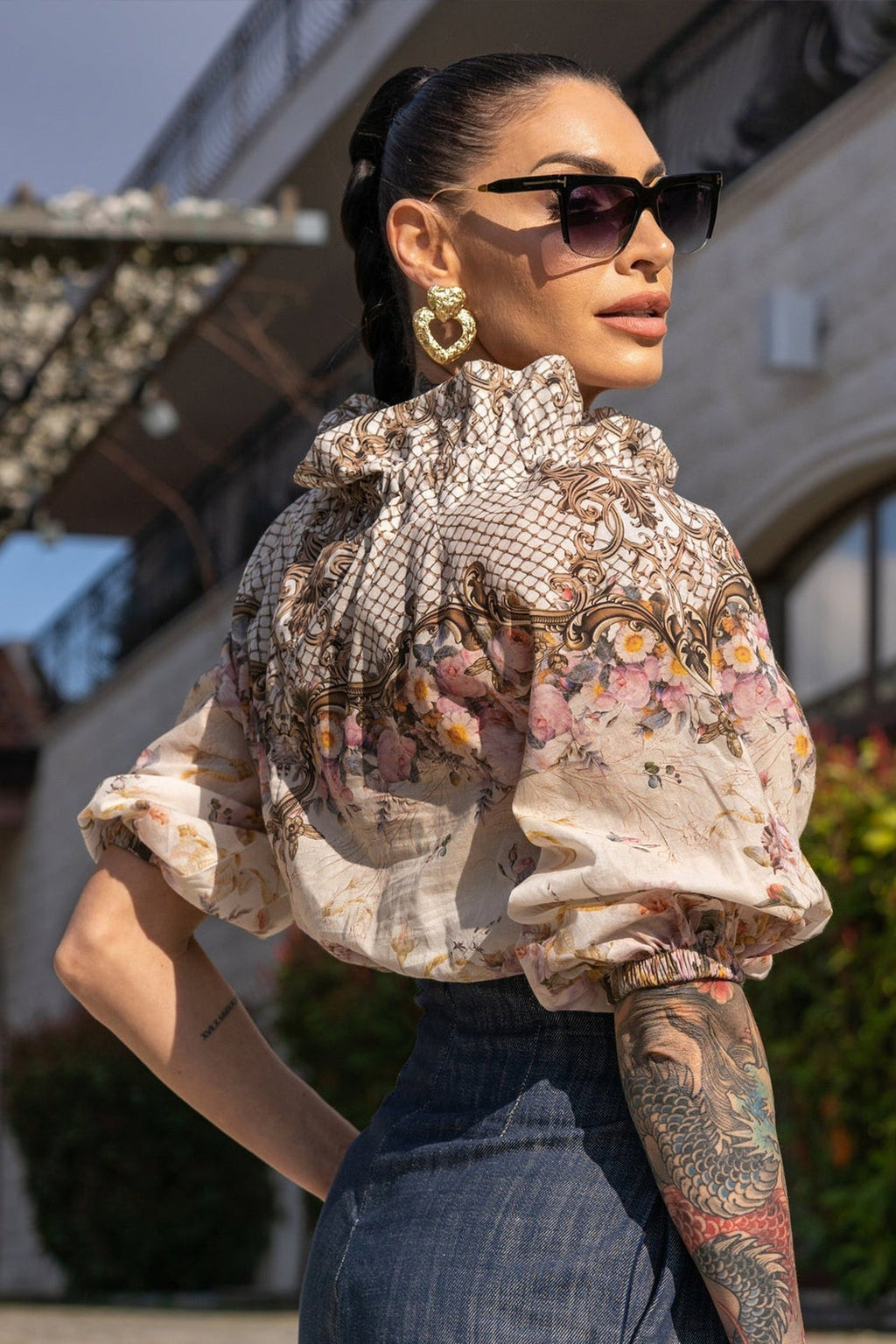 COTTON SHIRT WITH A STATEMENT COLLAR -  BAROQUE FLOWERS