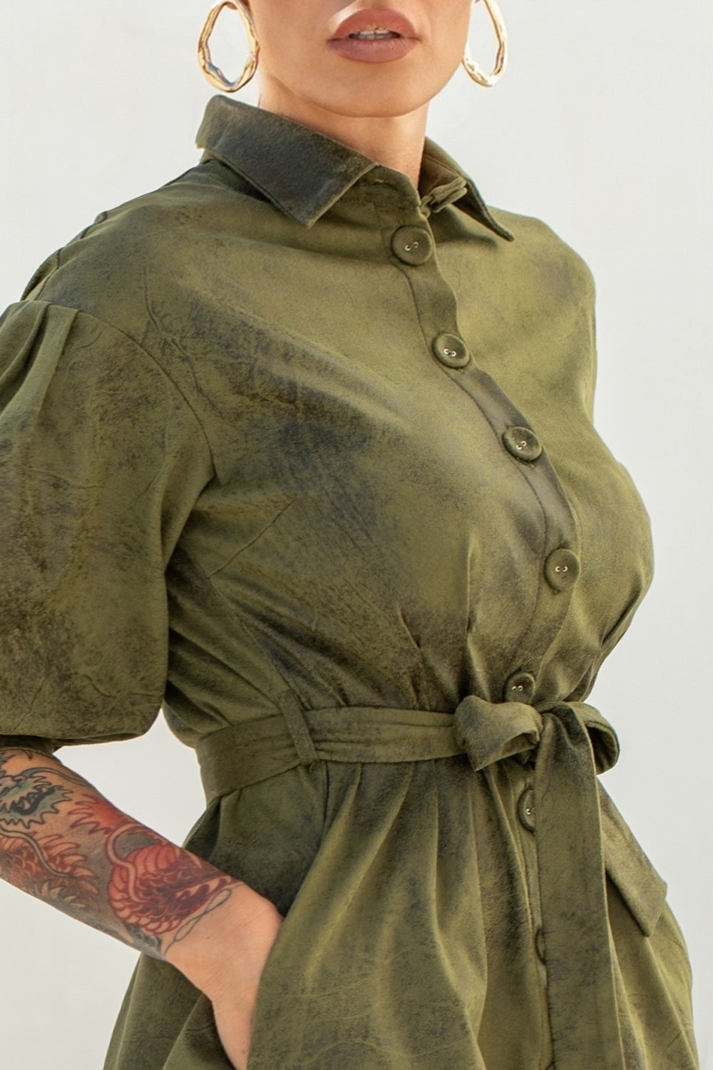 ROBE CHEMISE ASPECT DAIM VERT OLIVE - ESSENTIALS