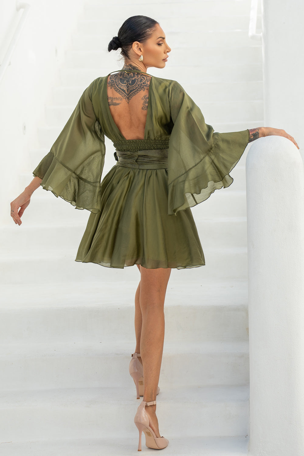 SHORT TENCEL DRESS WITH WIDE SLEEVES IN OLIVE GREEN - ESSENTIALS JIORO КЪСА РОКЛЯ ОТ ЛИОЦЕЛ С ШИРОК РЪКАВ В ЗЕЛЕНО - ESSENTIALS JIORO