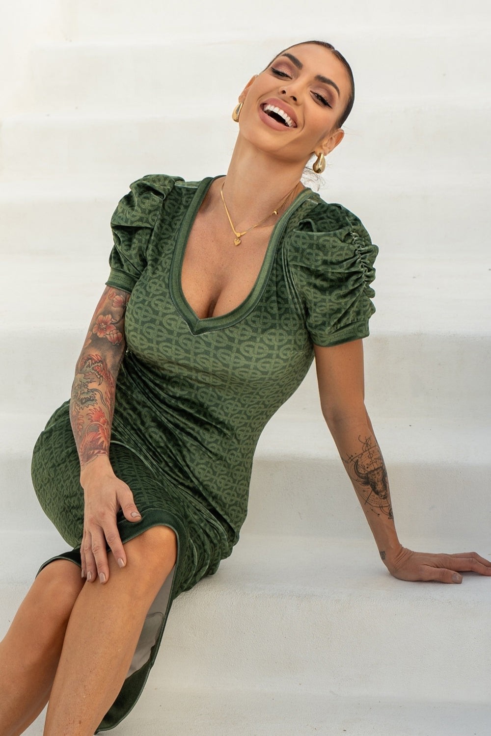 ROBE EN VELOURS À MANCHES BOUFFANTES - LOGO VERT ÉMERAUDE