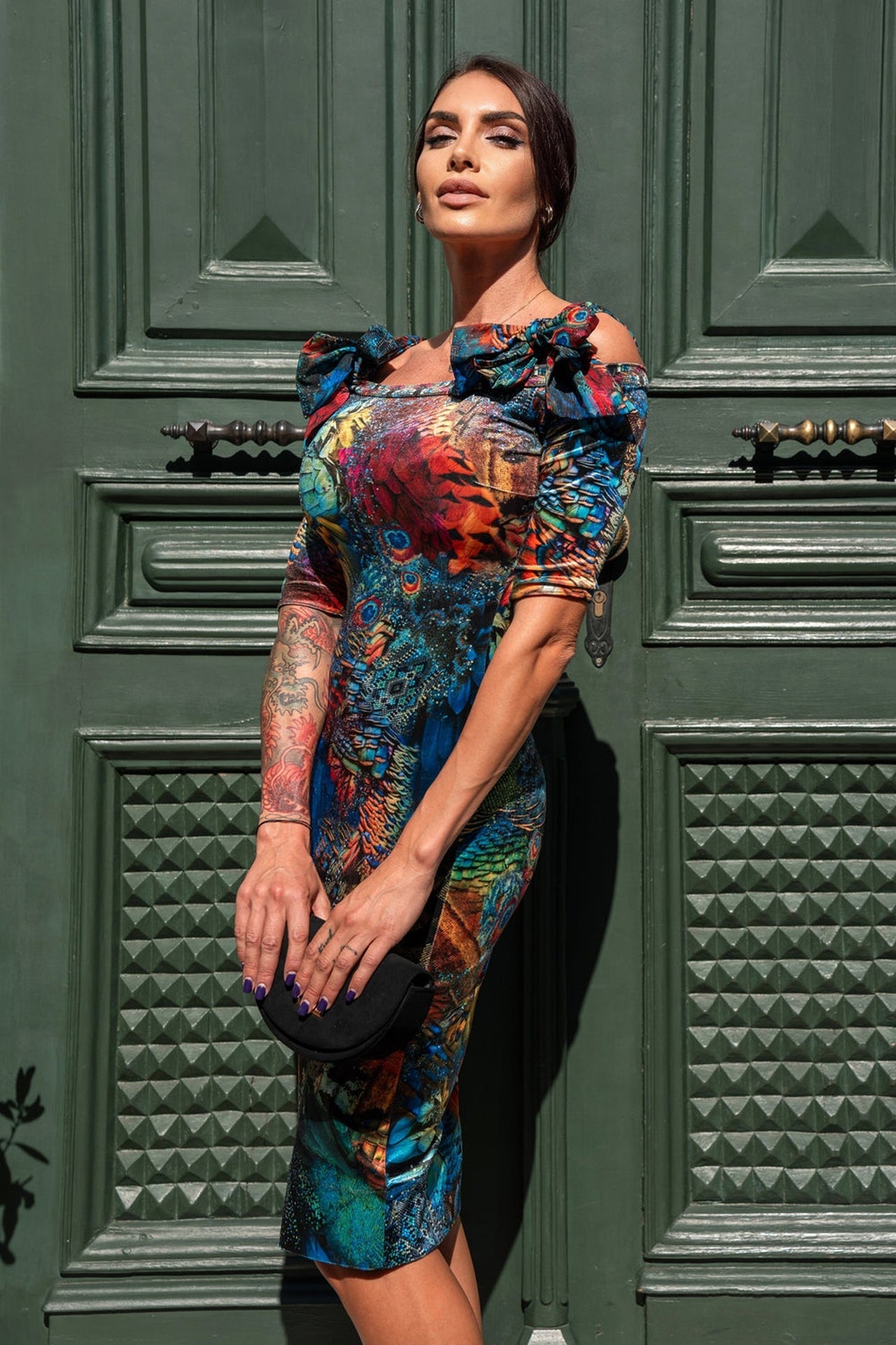 ROBE EN VELOURS AVEC DÉCOLLETÉ DOUX ET DÉTAILS EN RUBAN - AMAZONIA