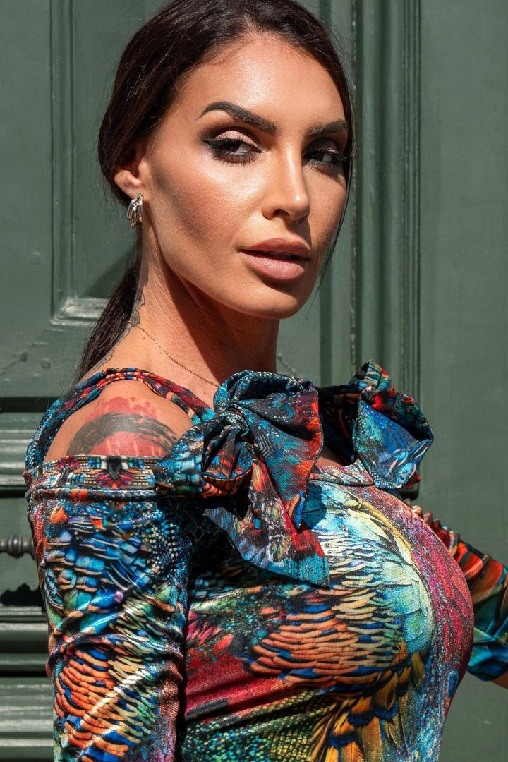 ROBE EN VELOURS AVEC DÉCOLLETÉ DOUX ET DÉTAILS EN RUBAN - AMAZONIA