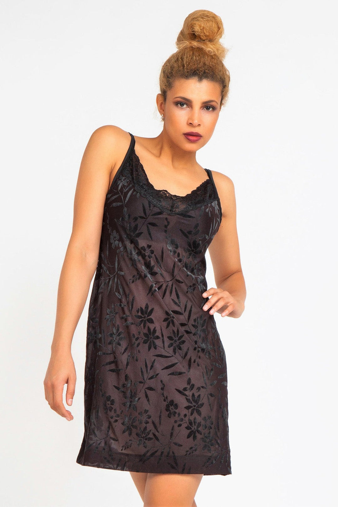 CLASSIC BLACK VELVET-FLOCKED LACE CHEMISE