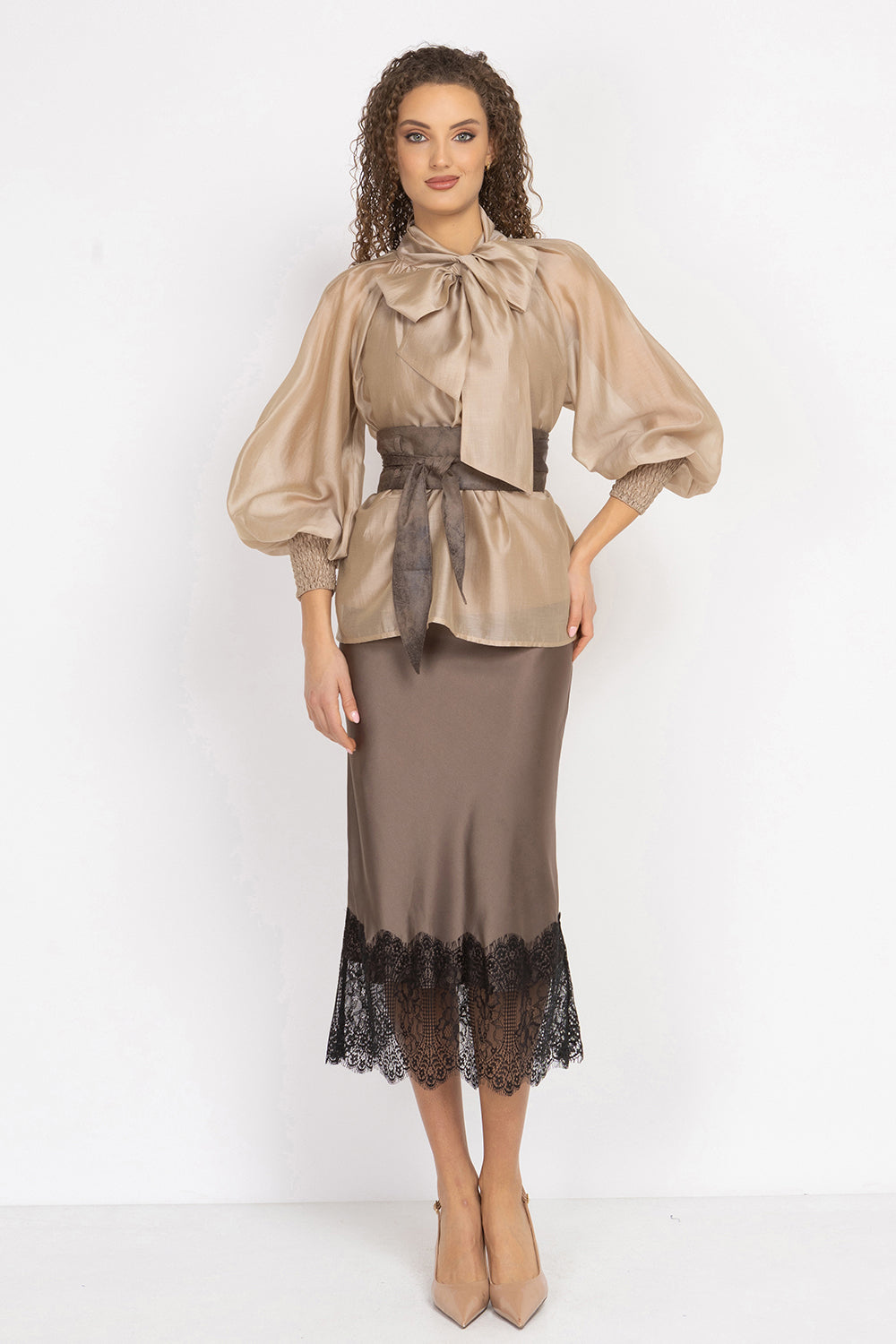 BOHEMIAN BEIGE LYOCELL BLOUSE WITH PUFF SLEEVES AND TIE-FRONT COLLAR - ESSENTIALS