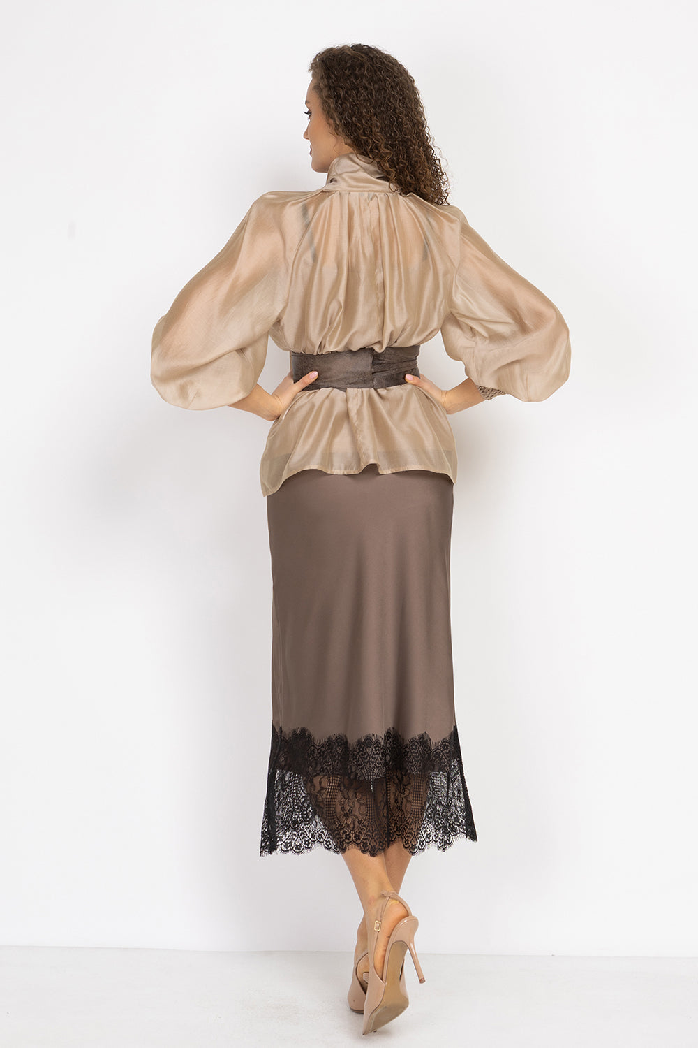 BOHEMIAN BEIGE LYOCELL BLOUSE WITH PUFF SLEEVES AND TIE-FRONT COLLAR - ESSENTIALS