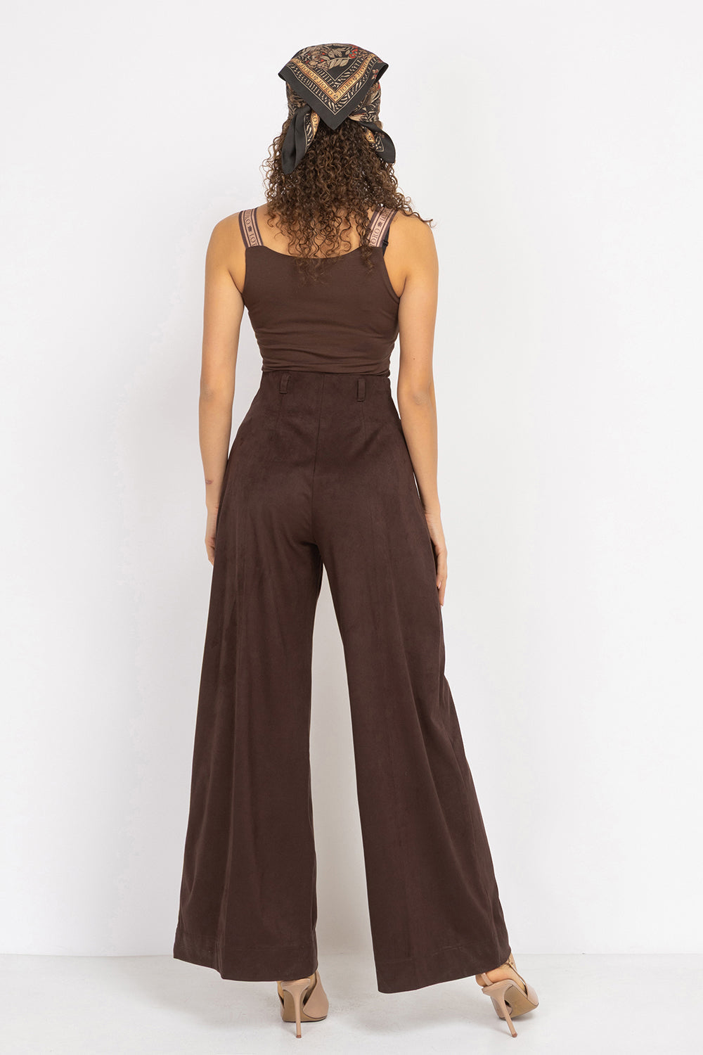 VISCOSE TANK TOP IN BROWN WITH ELASTIC STRAPS - ESSENTIALS JIORO КАФЯВ ТОП ОТ ВИСКОЗА С ЕЛАСТИЧНИ ПРЕЗРАМКИ - ESSENTIALS JIORO