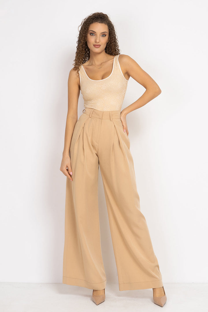 LACE BODYSUIT WITH DEEP SCOOP NECKLINE BEIGE - ESSENTIALS JIORO ДАНТЕЛЕНО БОДИ БЕЗ РЪКАВ С ДЪЛБОКО ОВАЛНО ДЕКОЛТЕ В БЕЖОВО - ESSENTIALS JIORO