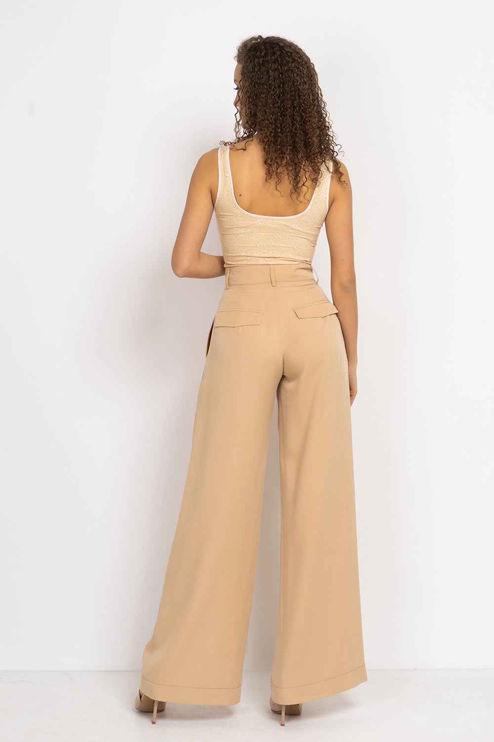 LACE BODYSUIT WITH DEEP SCOOP NECKLINE BEIGE - ESSENTIALS