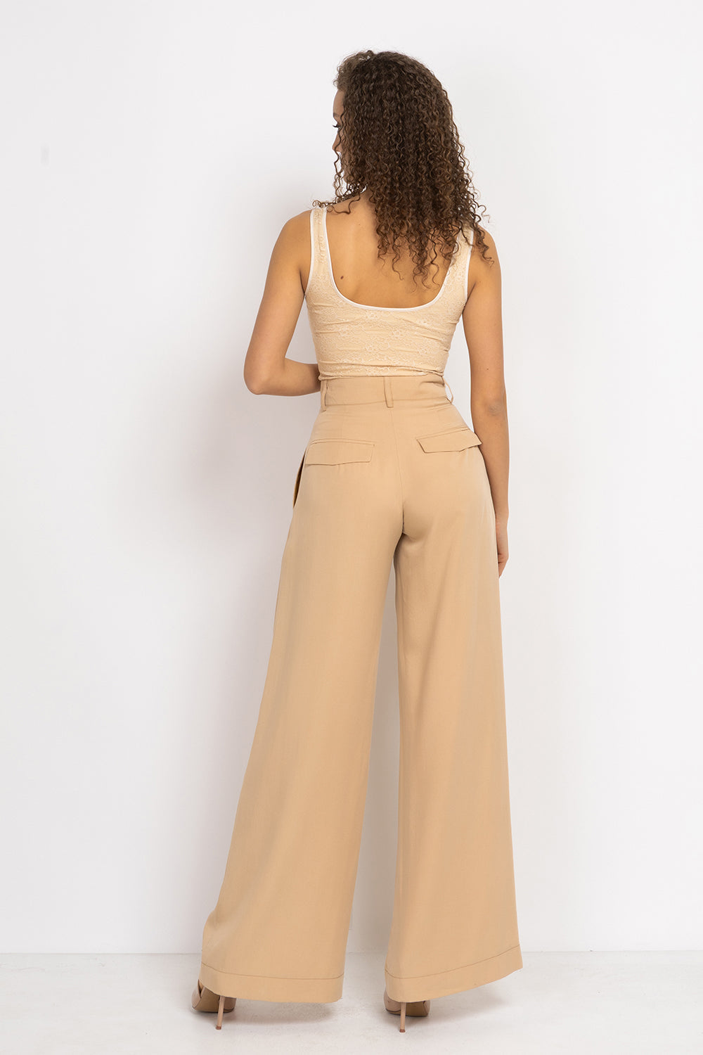 BEIGE LOOSE-FIT LYOCELL PANTS WITH PLEATS - ESSENTIALS JIORO СВОБОДЕН ПАНТАЛОН ОТ ЛИОСЕЛ В БЕЖОВО - ESSENTIALS JIORO