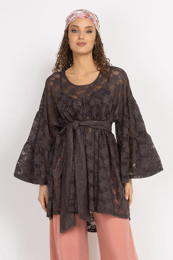 ASYMMETRIC LACE TUNIC WITH GATHERED DETAILS ESPRESSO - ESSENTIALS JIORO АСИМЕТРИЧНА ДАНТЕЛЕНА ТУНИКА С НАБОРИ В ЕСПРЕСО – ESSENTIALS JIORO