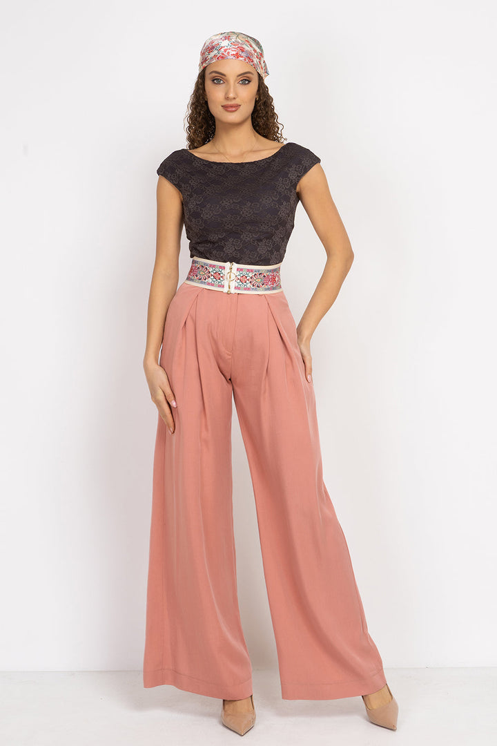 DOUBLE-LAYER LACE TOP WITH BOAT NECKLINE ESPRESSO and GRAPHITE - ESSENTIALS JIORO ДВУСЛОЕН ДАНТЕЛЕН ТОП В МОКА С ЛОДКА ДЕКОЛТЕ И ПОДПЛАТА ОТ ПАМУК - ESSENTIALS JIORO