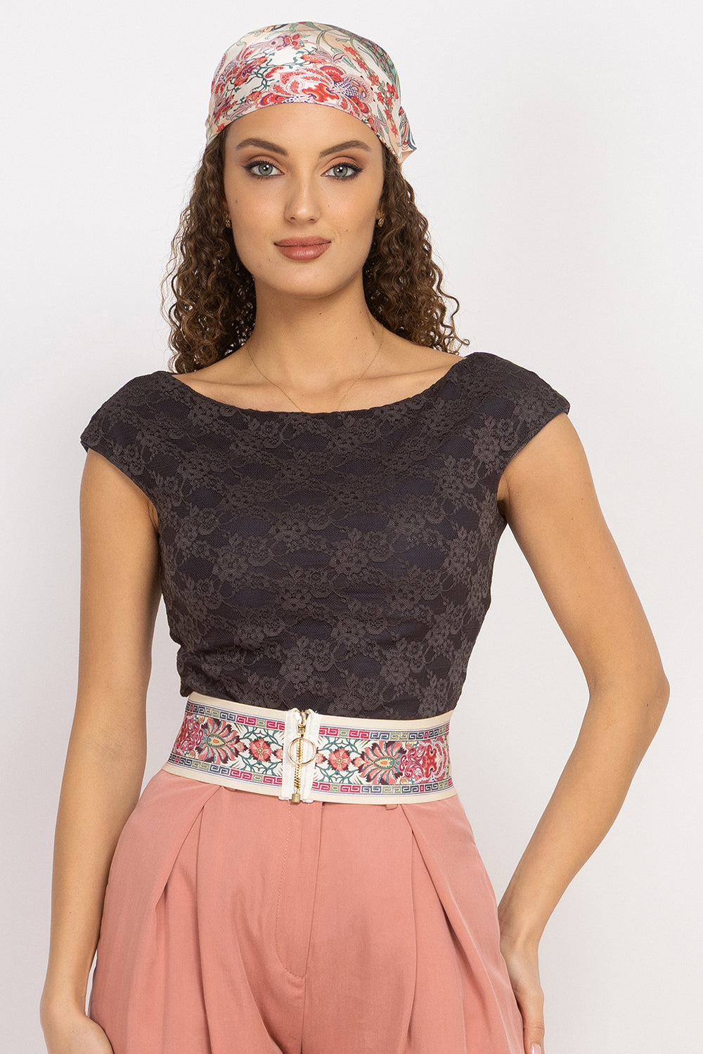 DOUBLE-LAYER LACE TOP WITH BOAT NECKLINE ESPRESSO and GRAPHITE - ESSENTIALS JIORO ДВУСЛОЕН ДАНТЕЛЕН ТОП В МОКА С ЛОДКА ДЕКОЛТЕ И ПОДПЛАТА ОТ ПАМУК - ESSENTIALS JIORO
