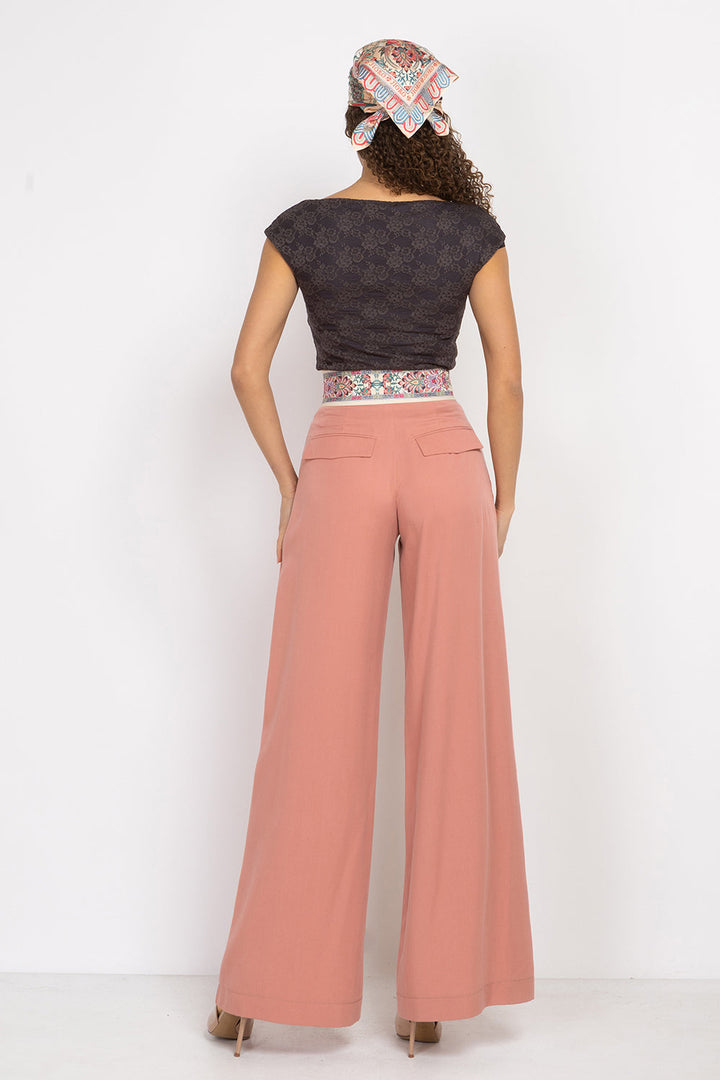 DOUBLE-LAYER LACE TOP WITH BOAT NECKLINE ESPRESSO and GRAPHITE - ESSENTIALS JIORO ДВУСЛОЕН ДАНТЕЛЕН ТОП В МОКА С ЛОДКА ДЕКОЛТЕ И ПОДПЛАТА ОТ ПАМУК - ESSENTIALS JIORO