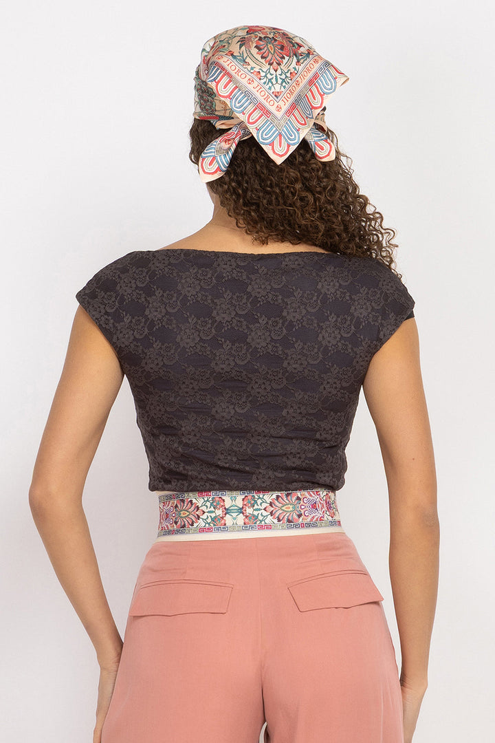DOUBLE-LAYER LACE TOP WITH BOAT NECKLINE ESPRESSO and GRAPHITE - ESSENTIALS JIORO ДВУСЛОЕН ДАНТЕЛЕН ТОП В МОКА С ЛОДКА ДЕКОЛТЕ И ПОДПЛАТА ОТ ПАМУК - ESSENTIALS JIORO