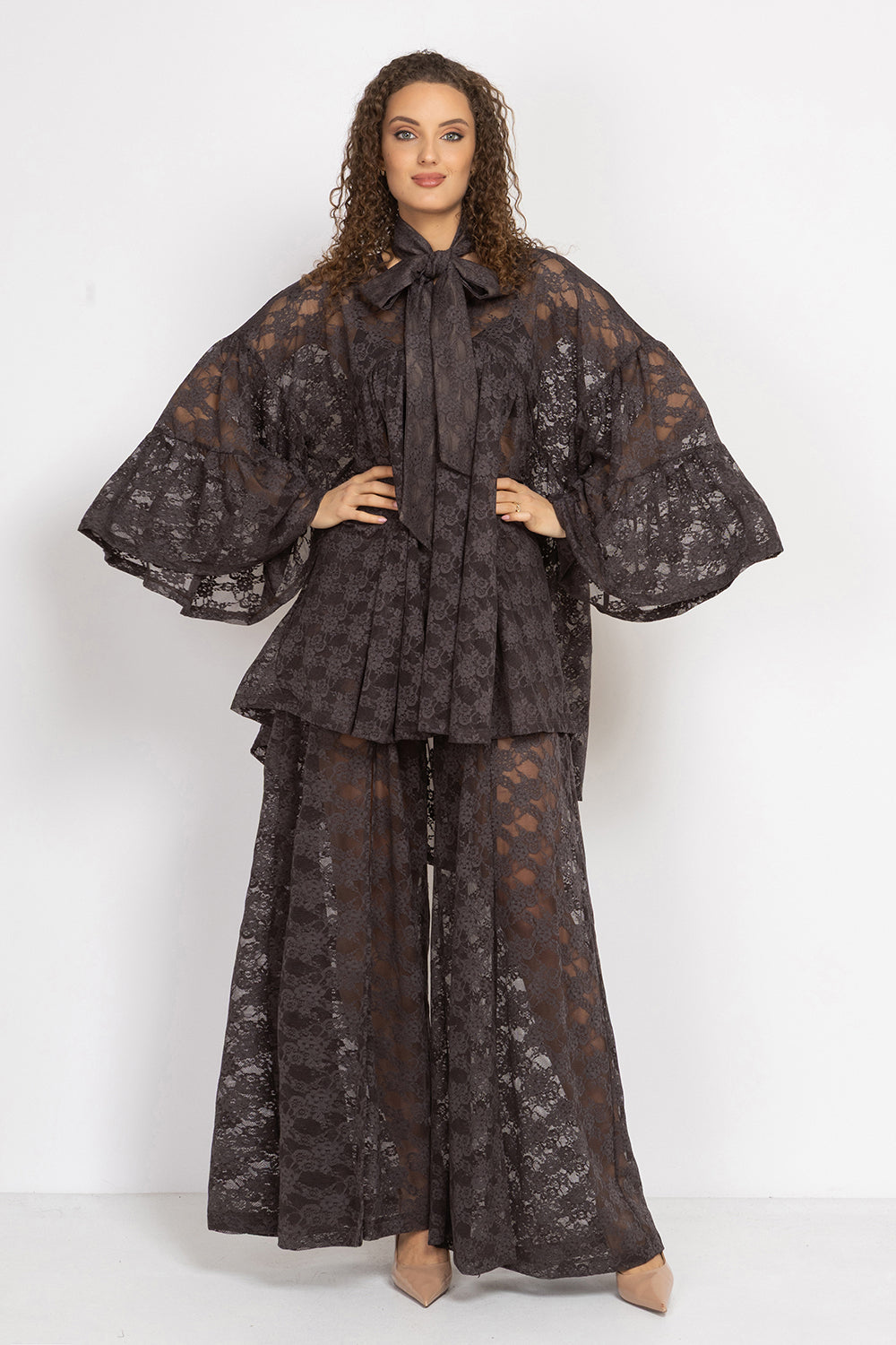 ASYMMETRIC LACE TUNIC WITH GATHERED DETAILS ESPRESSO - ESSENTIALS JIORO АСИМЕТРИЧНА ДАНТЕЛЕНА ТУНИКА С НАБОРИ В ЕСПРЕСО – ESSENTIALS JIORO