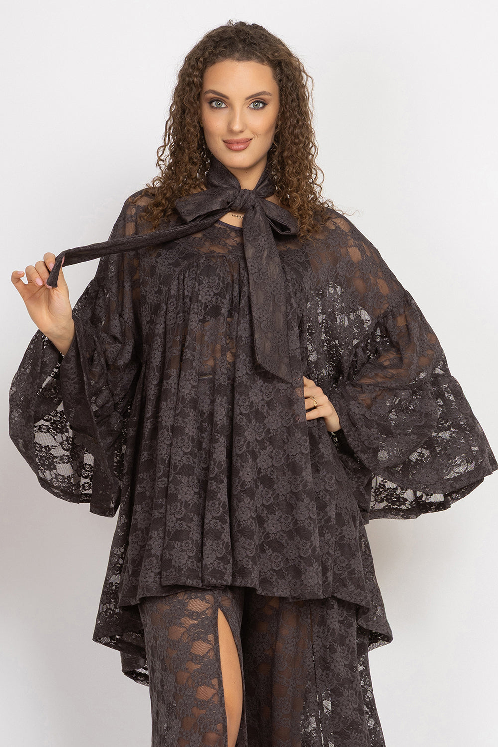 ASYMMETRIC LACE TUNIC WITH GATHERED DETAILS ESPRESSO - ESSENTIALS JIORO АСИМЕТРИЧНА ДАНТЕЛЕНА ТУНИКА С НАБОРИ В ЕСПРЕСО – ESSENTIALS JIORO