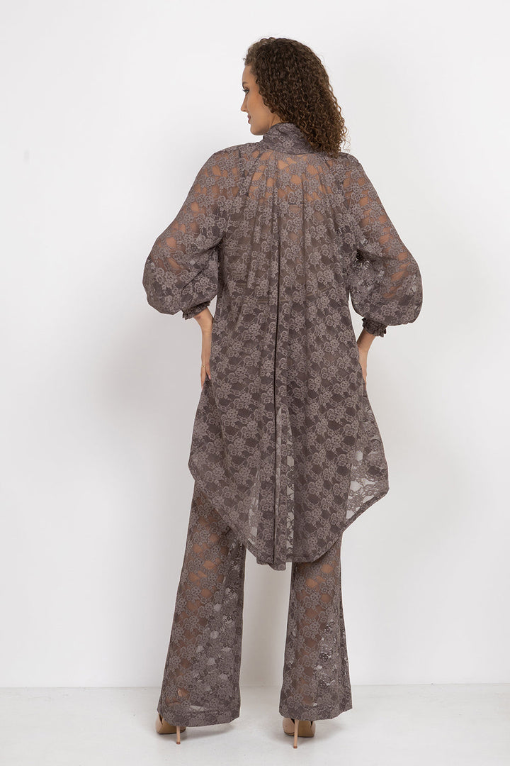 MOCHA LACE SHIRT WITH FRONT BOW AND LONG BACK - ESSENTIALS JIORO ДАНТЕЛЕНА РИЗА В ЦВЯТ МОКА С ИЗДЪЛЖЕН ГРЪБ - ESSENTIALS JIORO