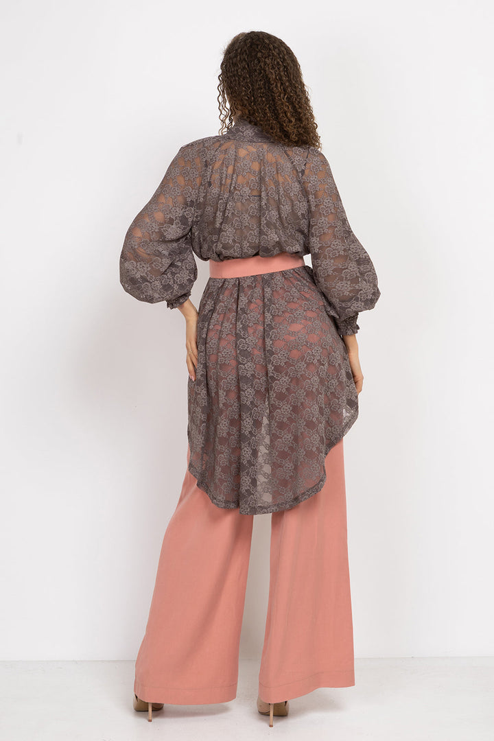 MOCHA LACE SHIRT WITH FRONT BOW AND LONG BACK - ESSENTIALS JIORO ДАНТЕЛЕНА РИЗА В ЦВЯТ МОКА С ИЗДЪЛЖЕН ГРЪБ - ESSENTIALS JIORO