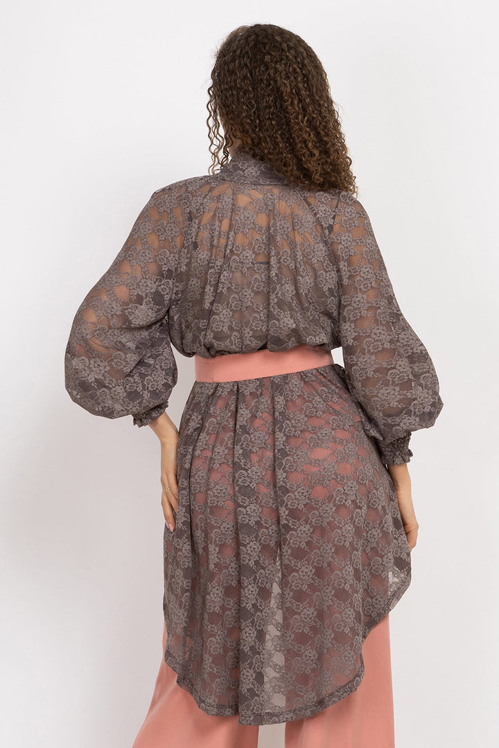 MOCHA LACE SHIRT WITH FRONT BOW AND LONG BACK - ESSENTIALS JIORO ДАНТЕЛЕНА РИЗА В ЦВЯТ МОКА С ИЗДЪЛЖЕН ГРЪБ - ESSENTIALS JIORO
