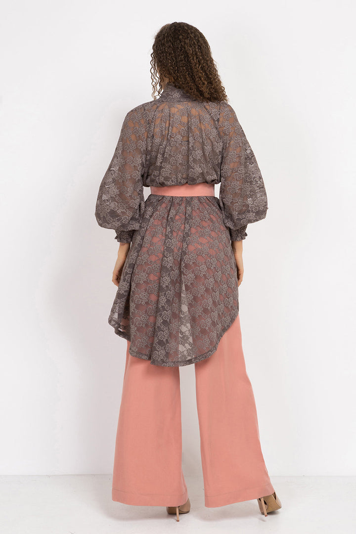 MOCHA LACE SHIRT WITH FRONT BOW AND LONG BACK - ESSENTIALS JIORO ДАНТЕЛЕНА РИЗА В ЦВЯТ МОКА С ИЗДЪЛЖЕН ГРЪБ - ESSENTIALS JIORO