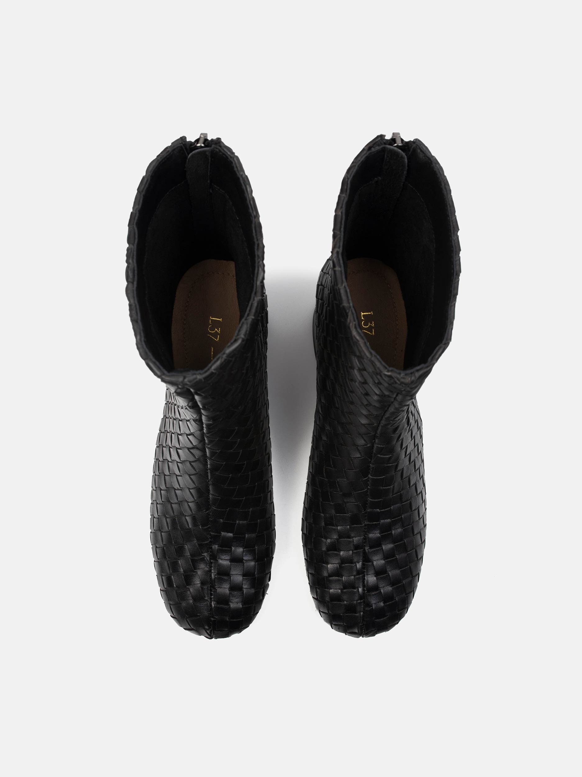 c11f5edad9a68ebc31586563b4e0f938