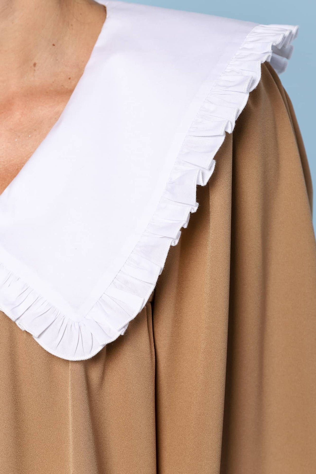 YVN MINI-ROBE SOPHISTIQUÉE À COL CONTRASTÉ