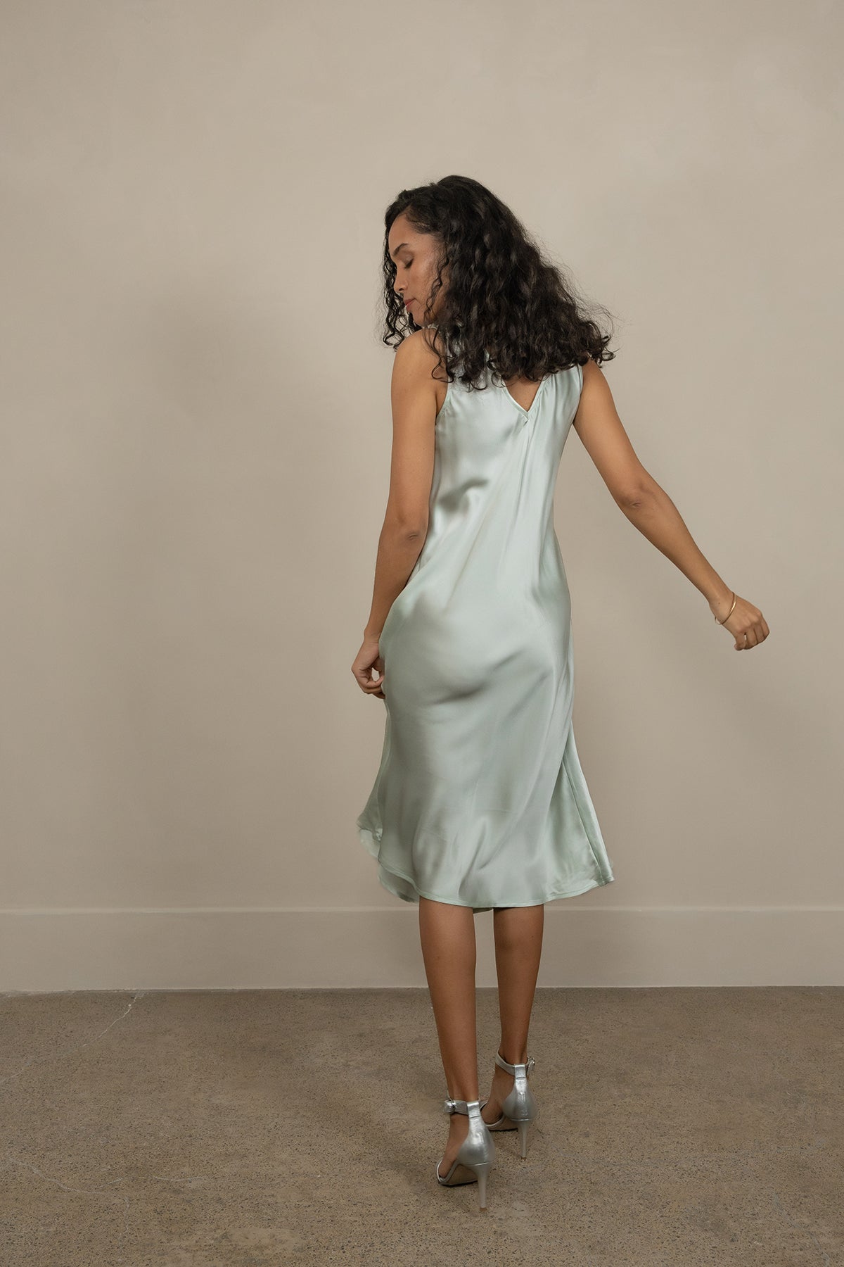 ROBE EN SOIE COL V CAMILLE 