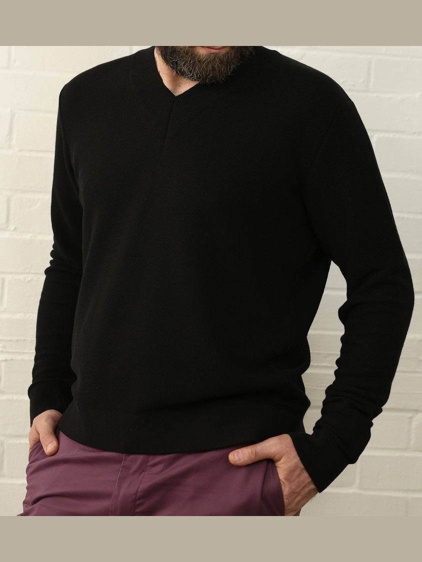 GENE - Noir Frame V-Neck Sweater - Fashion Roots