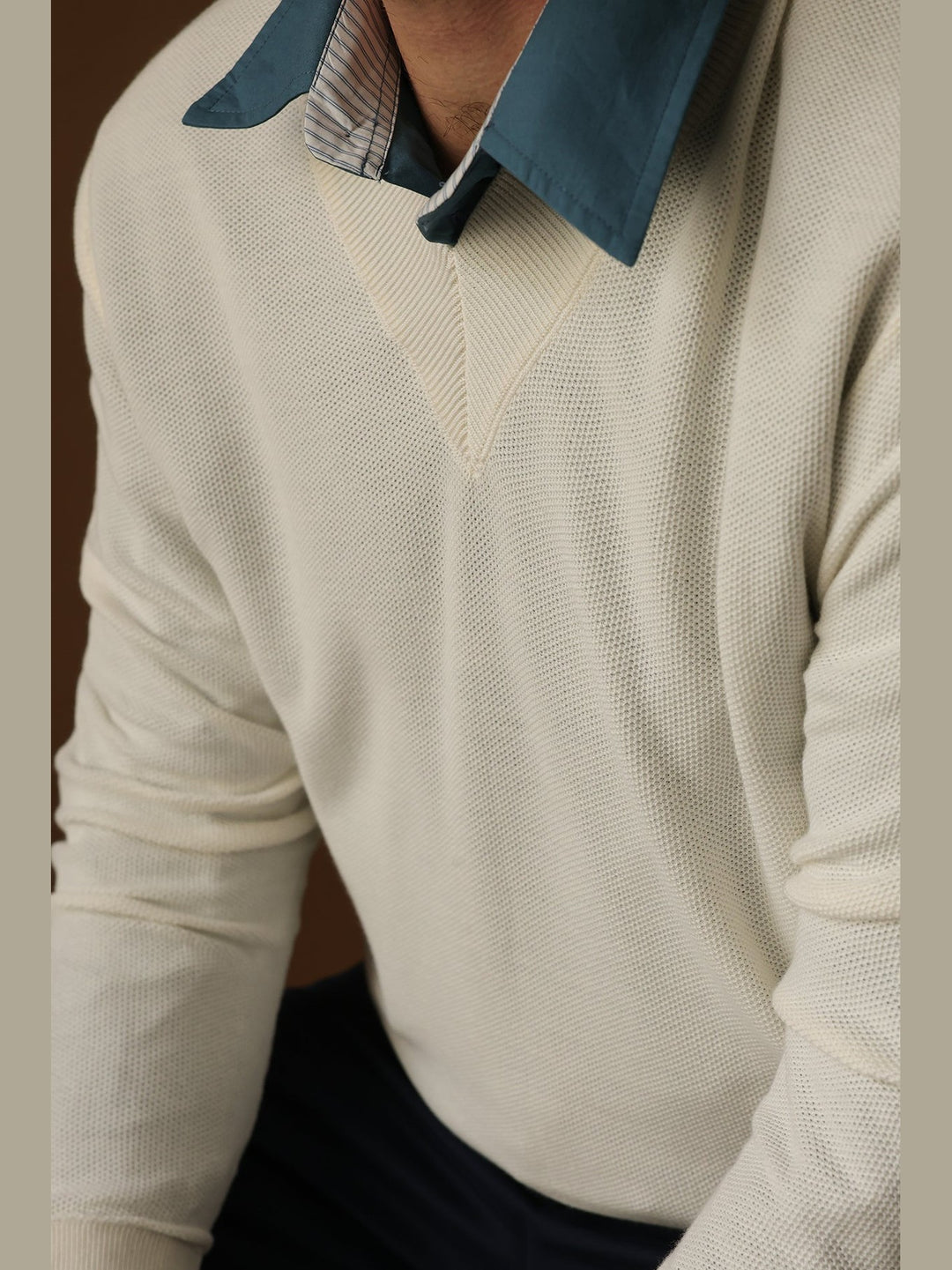 GENE - Ivory Frame V-Neck Sweater - Fashion Roots