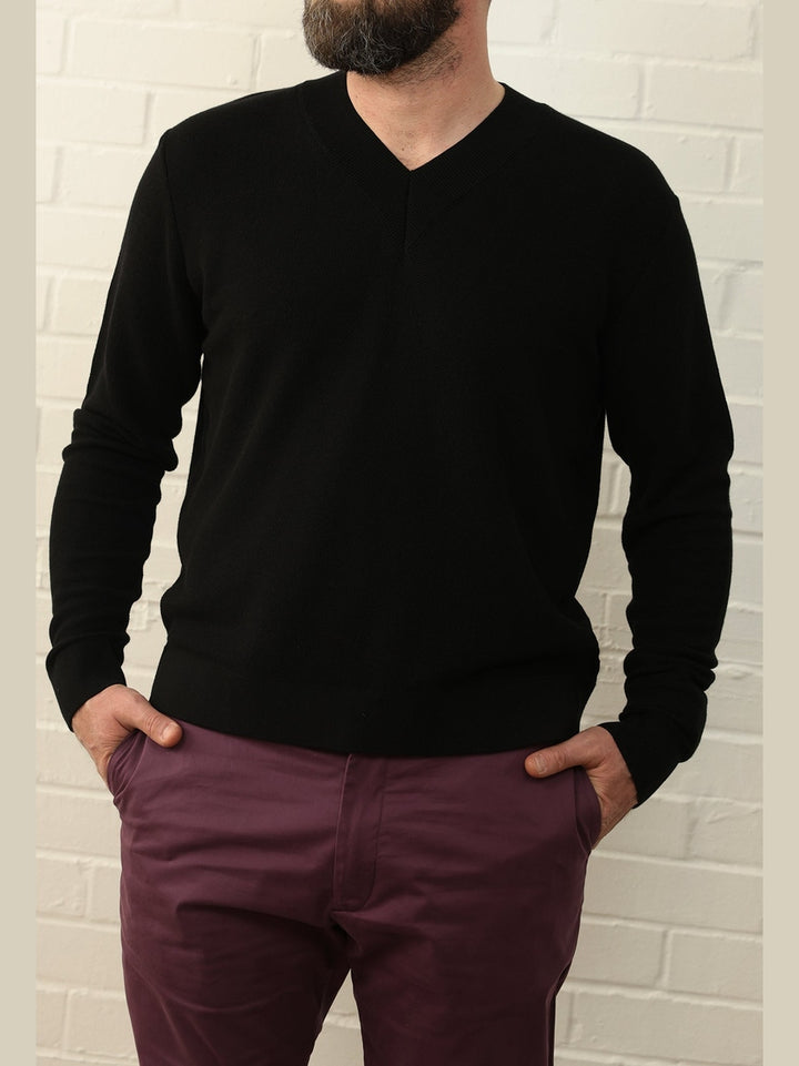 GENE - Noir Frame V-Neck Sweater - Fashion Roots