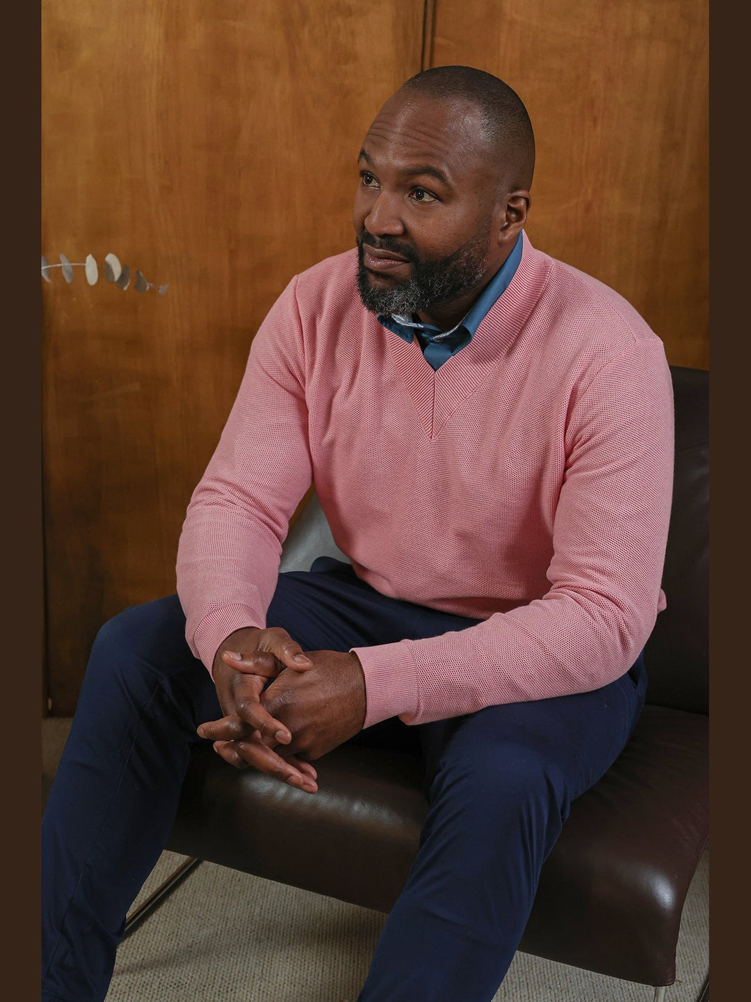 GENE - Pink Frame V-Neck Sweater - Fashion Roots