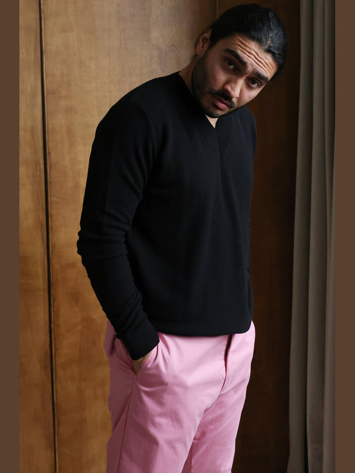 GENE - Noir Frame V-Neck Sweater - Fashion Roots